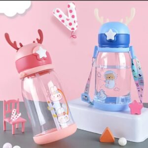 Kids Sipper Water Bottle with Straw Strap And Stricker Sipper Water Bottle Plastic Bottle Leakproof 600ML Sipper Bottle For Boy Girl Kids
